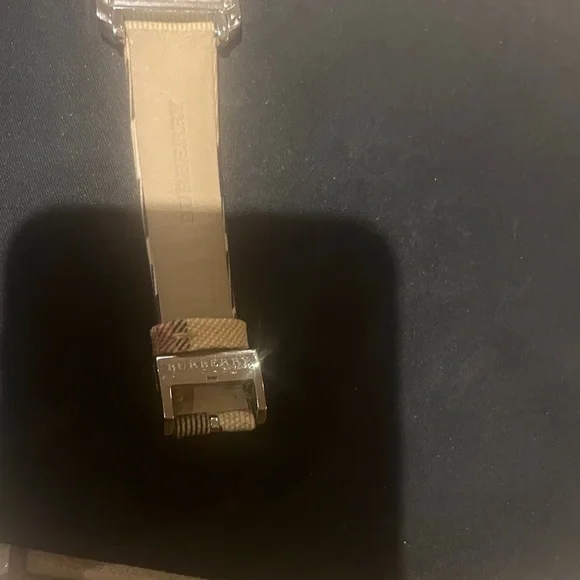 Burberry Beige and Black Checkered Women's Watch - Picture 6 of 15